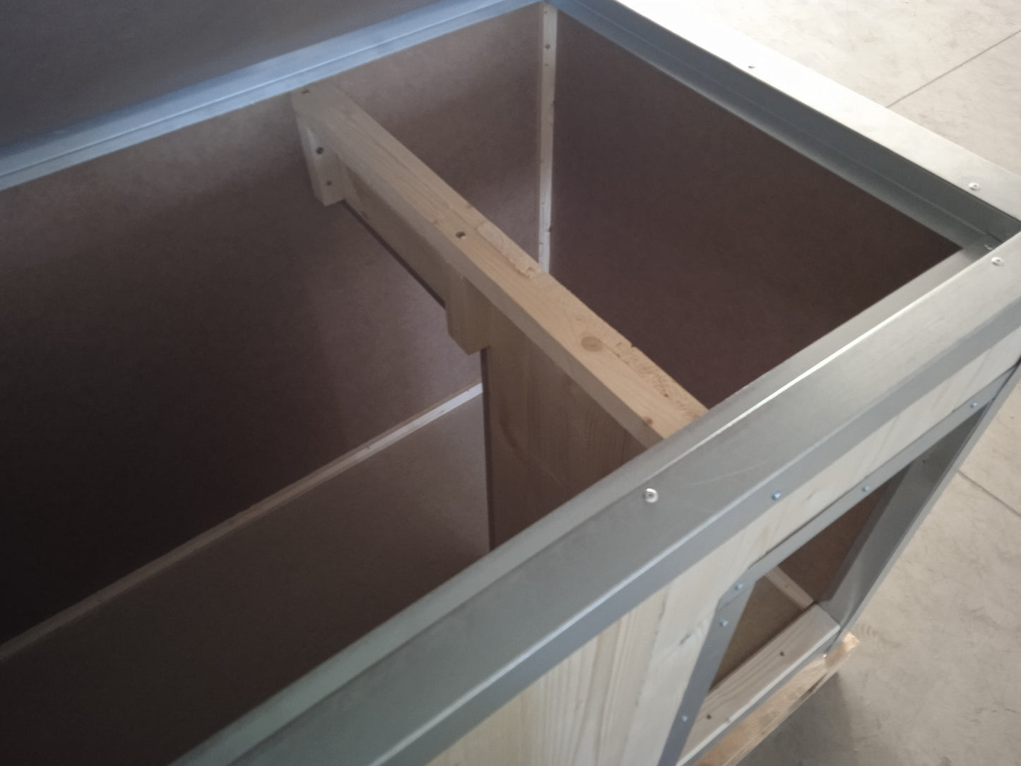 Insulated dog kennel