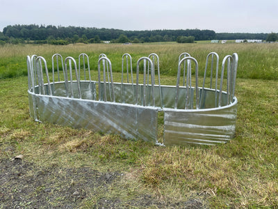 Krmelec pro koně a skot Oval Feeder