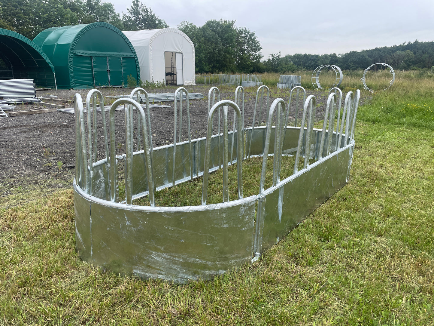 Krmelec pre kone a dobytok Oval Feeder, rozmer 165 x 400 cm